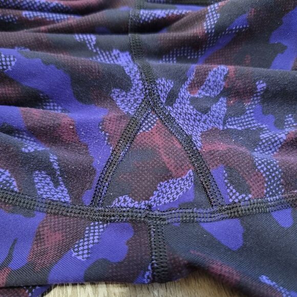 Lululemon Wunder Under Crop Leggings Purple Black Camo Size 8 - Picture 3 of 4